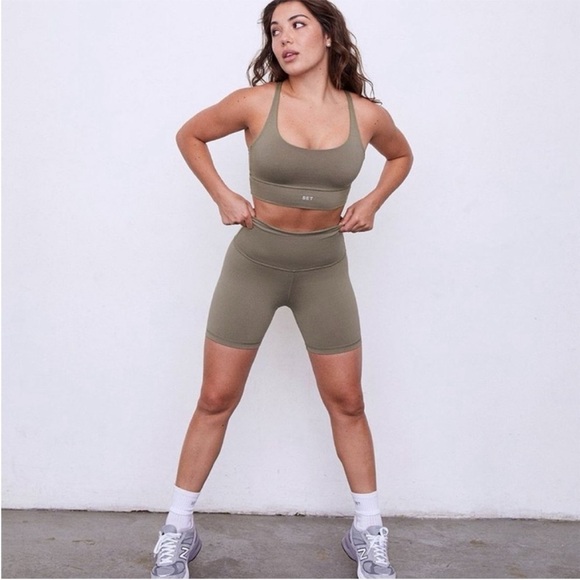 Set Active Sculptflex Seamless Workout Athletic
Biker Shorts Medium Sage Green - Picture 1 of 6